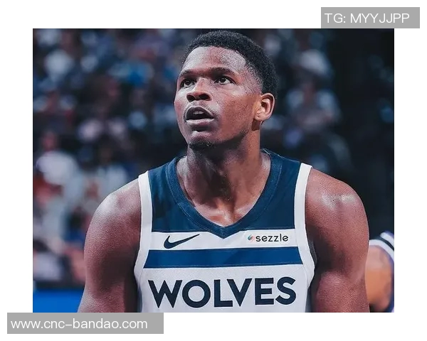 兰德尔上半场表现稳定11投6中贡献14分4篮板1助攻1抢断 兰德尔上半场表现稳定11投6中贡献14分4篮板1助攻1抢断