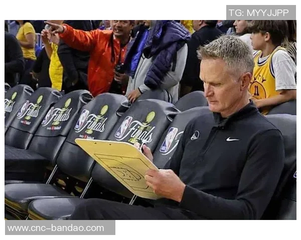 科尔公布球队训练首发阵容库里波杰姆巴特勒追梦霍福德领衔出战