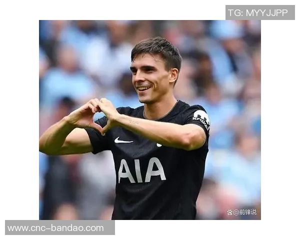 热刺6500万新援西蒙斯状态低迷9场未进球续约5年周薪20万镑引发热议 热刺6500万新援西蒙斯状态低迷9场未进球续约5年周薪20万镑引发热议