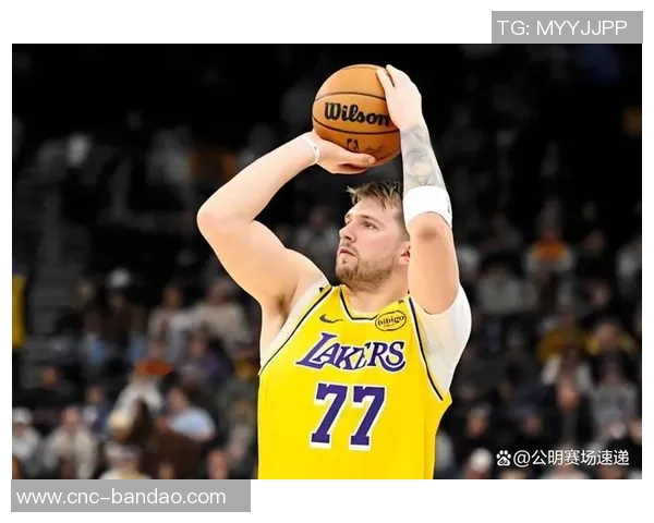 东契奇罚球失误遗憾错过赛季首场50分里夫斯无奈呼喊罚进一个啊 东契奇罚球失误遗憾错过赛季首场50分里夫斯无奈呼喊罚进一个啊