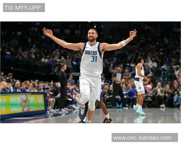 克莱汤普森逆袭之路单节狂砍37分单场14记三分震撼全场的传奇表现