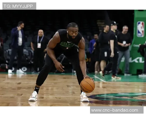 杰伦布朗状态起伏明显今日仅得14分8板4助上场却狂轰50分引发关注